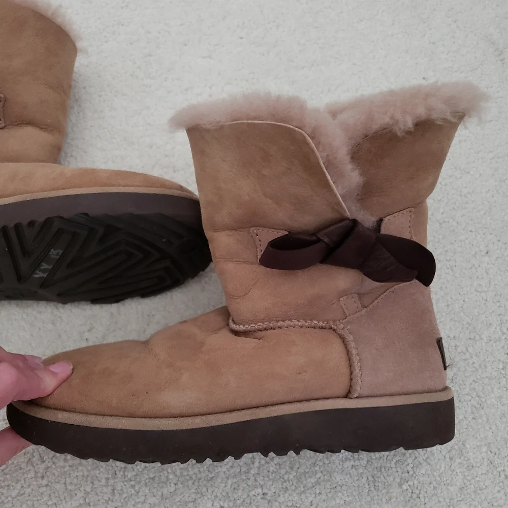 Ugg Classic Knot Classic Short Boots sz6